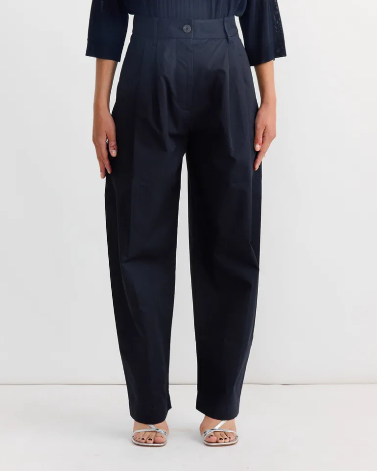 Acuna Pant in Darkest Navy