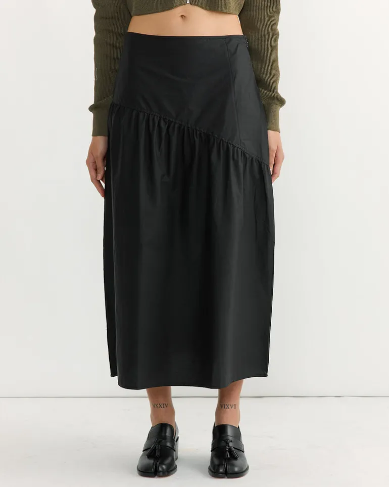Angle Skirt in Black