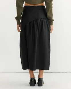 Angle Skirt in Black