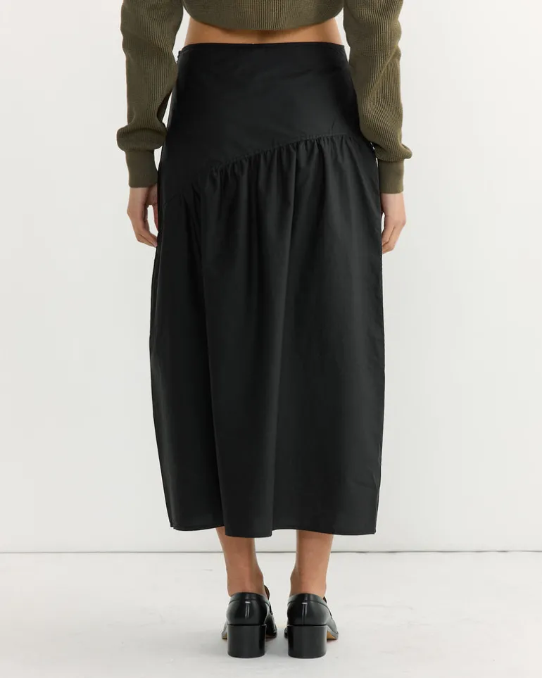 Angle Skirt in Black