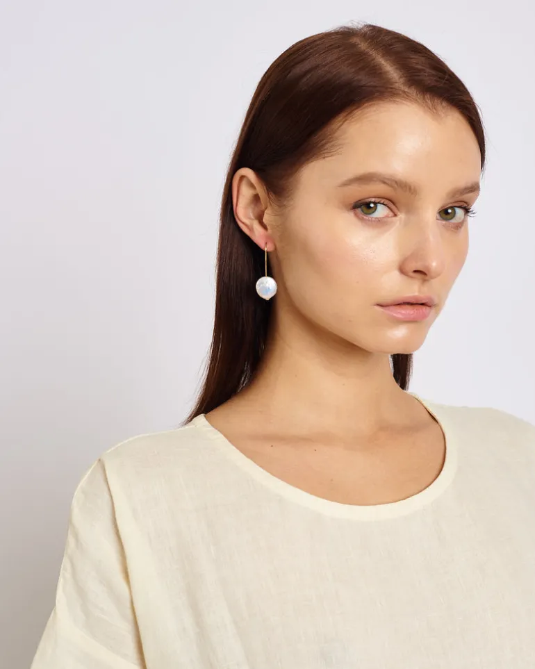Baroque Earrings in Pearl