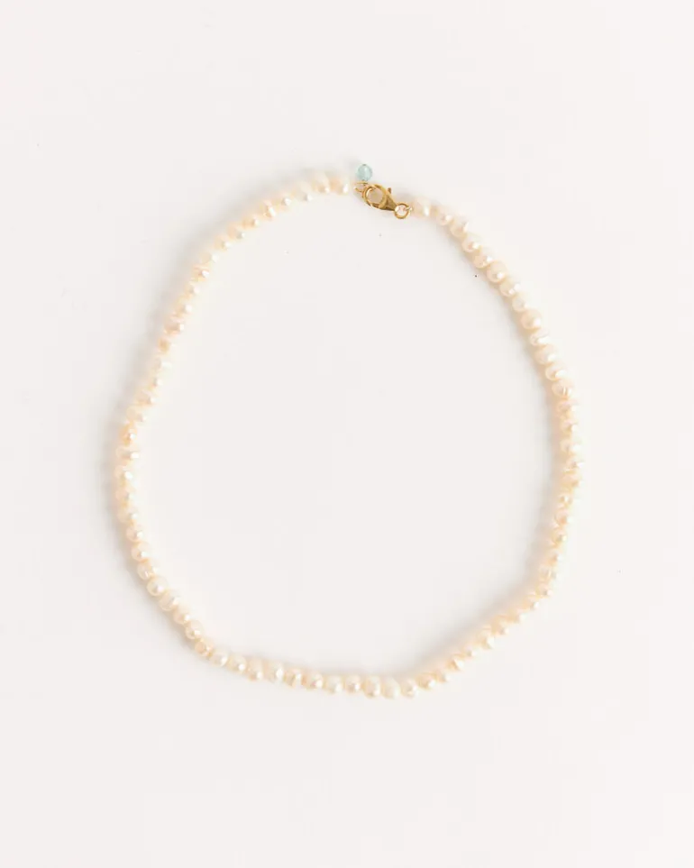 Betty Pearl Necklace in Ivory/Gold