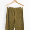 Color Pleats Short in Olive Khaki