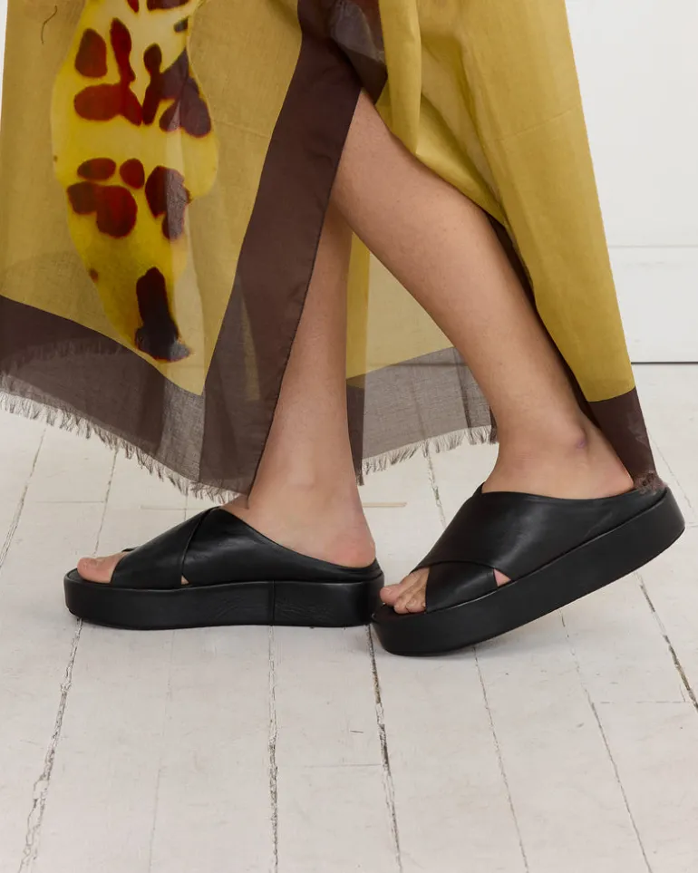 Cross Platform in Black