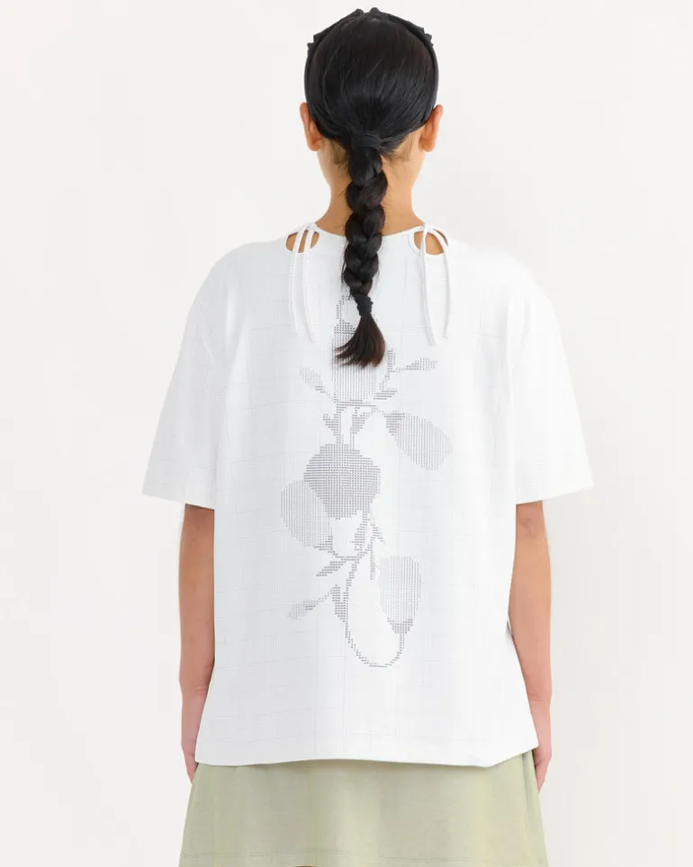 Embroidery Scheme Petal T-Shirt in Black/White