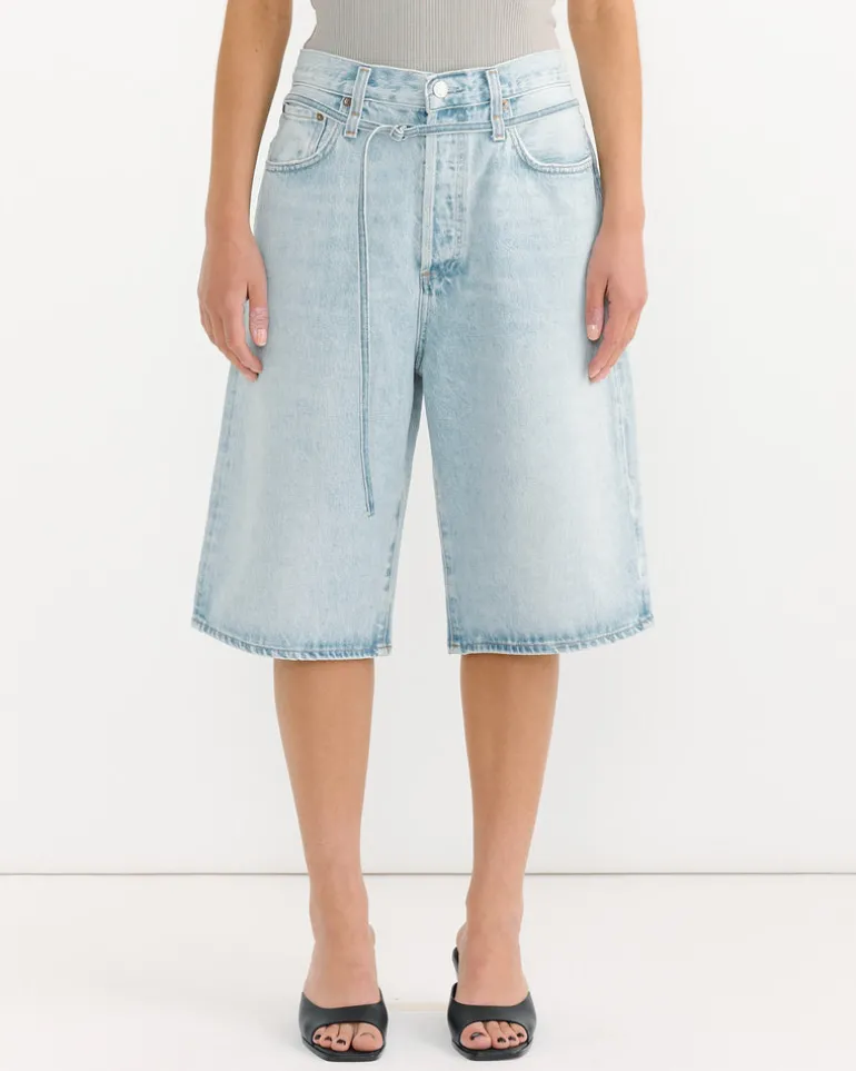 Emmi Short in Replica