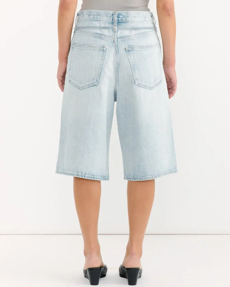 Emmi Short in Replica