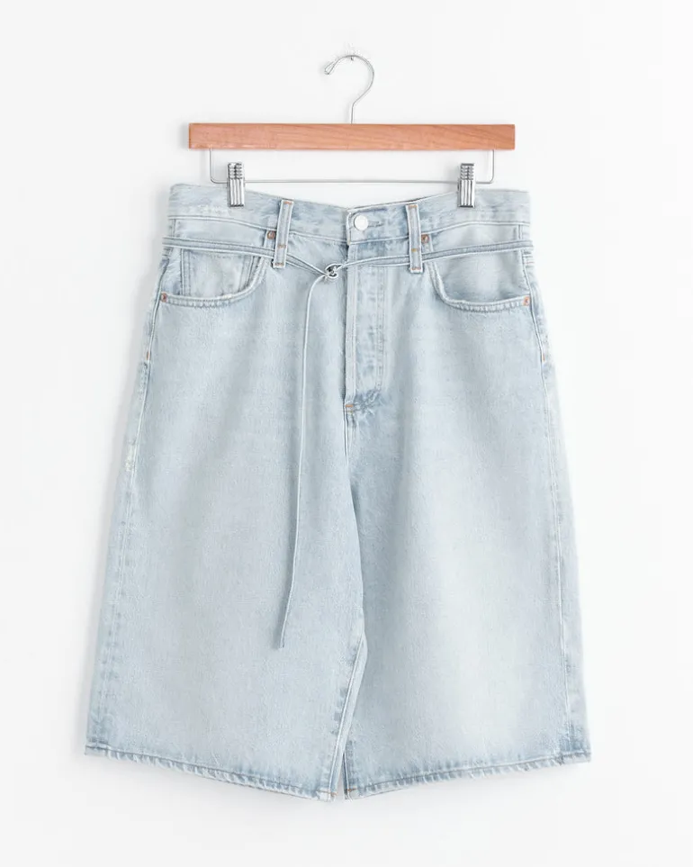 Emmi Short in Replica