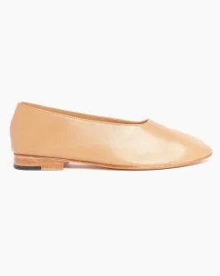 Glove in Camel