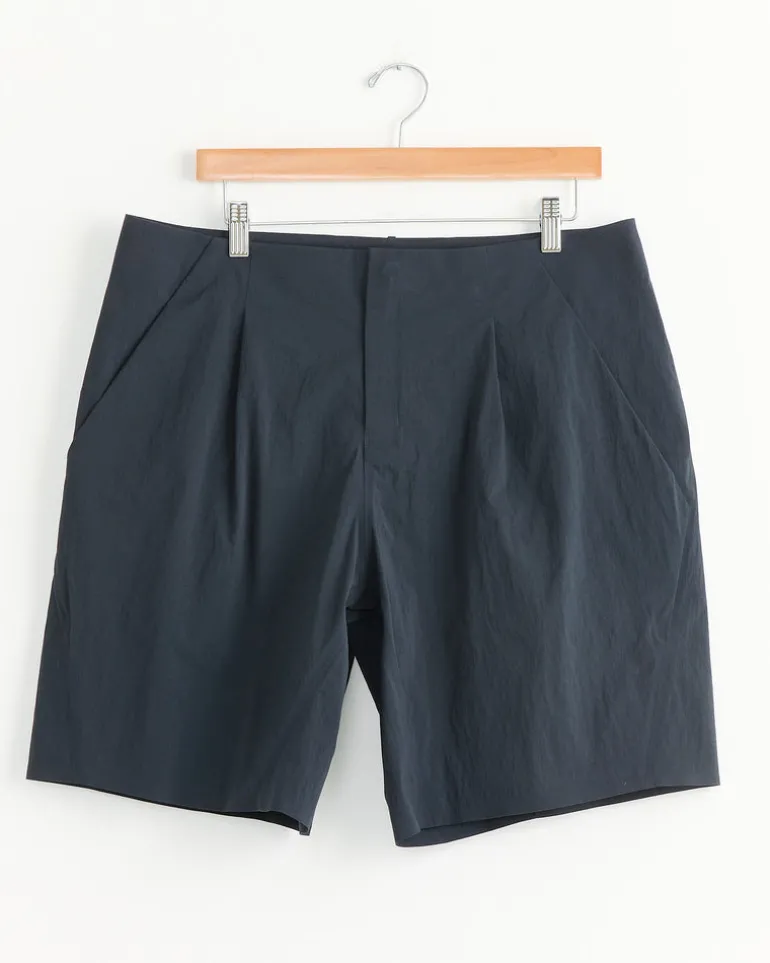 Indisce Short in Black