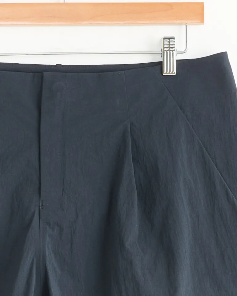 Indisce Short in Black