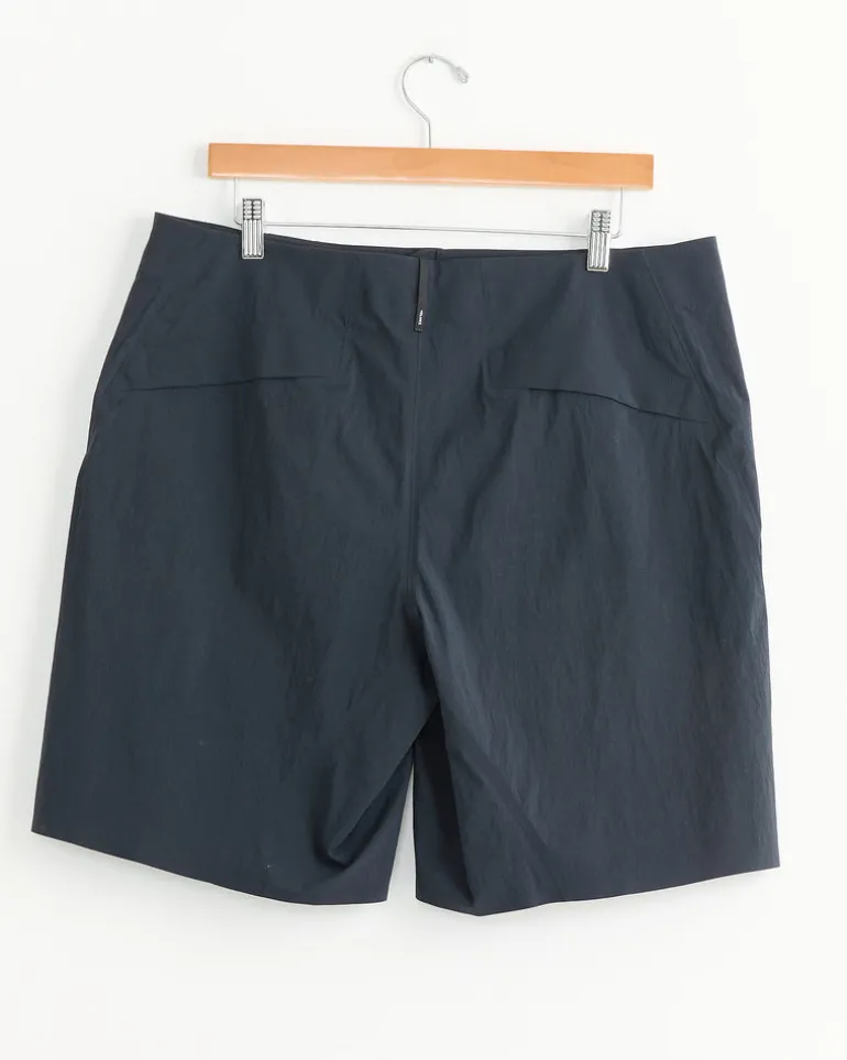Indisce Short in Black