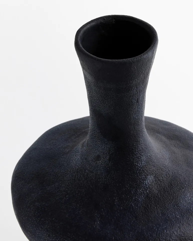 Large Vessel in Matte Black