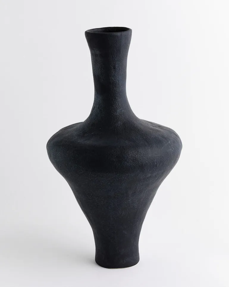 Large Vessel in Matte Black