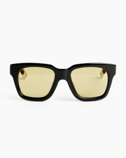 Les Lunettes Carino Sunglasses in Black