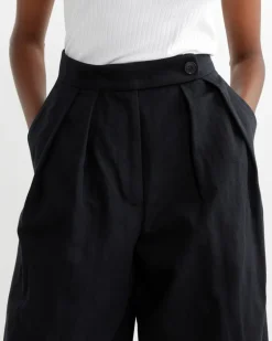 Pleated Wide-Leg Pants in Black