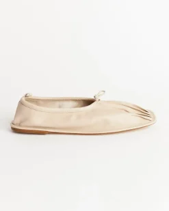 Puntera Supple Shiny Flat in Cream