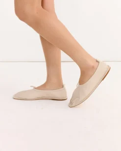 Puntera Supple Shiny Flat in Cream