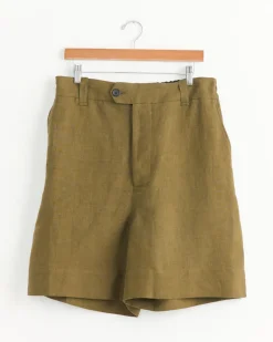 Relaxed Short in Kelp