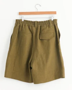 Relaxed Short in Kelp