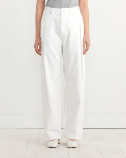 Spring Tuck Jean in White