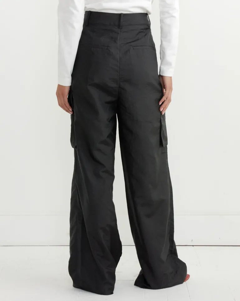 Stella Pleated Cargo Pant in Black
