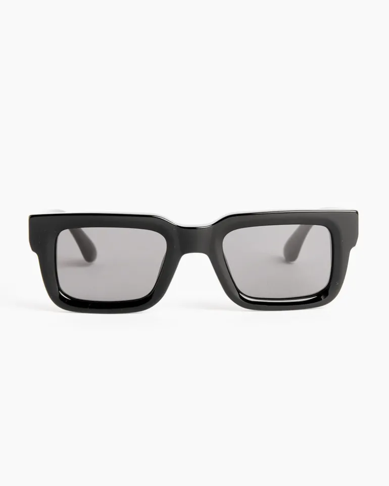 05 Sunglasses in Black