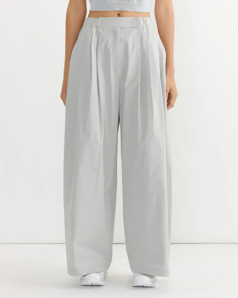 Three Tuck Banding Pant in Grey