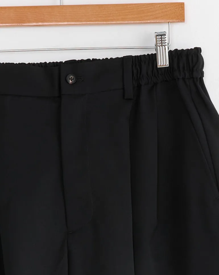 Wide Easy Short in Black